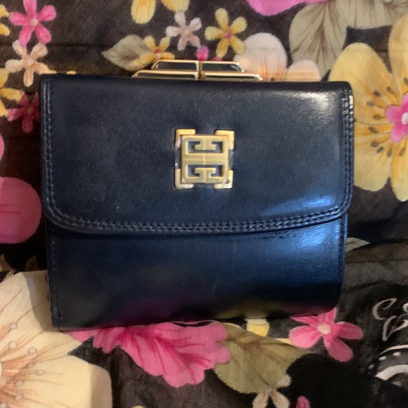 Givency Wallet - Picture 11 of 13